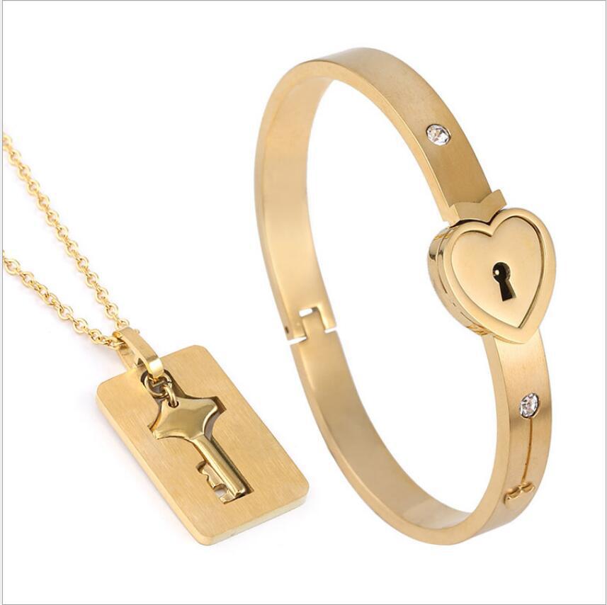 Student creative new rushed to the sky concentric lock key couple bracelet vibrato titanium steel peach heart bracelet key