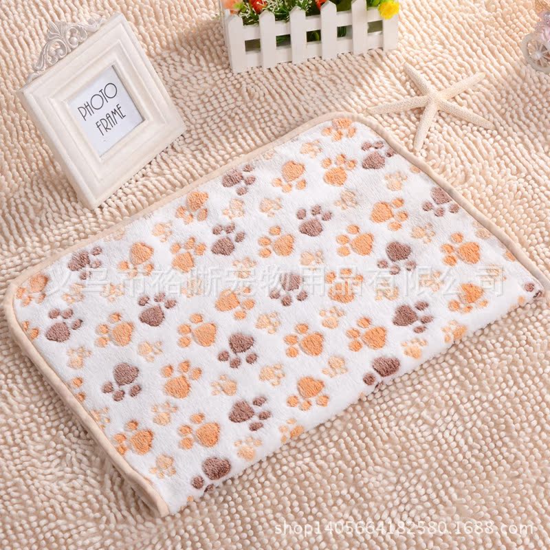 Pet blankets footprint blankets dog sleeping blankets teddy golden hair manufacturers wholesale spot pet supplies