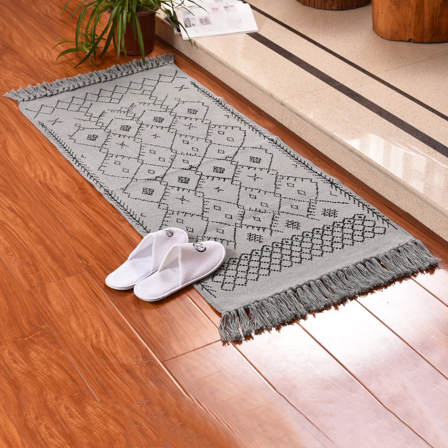 Amazon Hot Sale Cotton Thread Woven Black Printed Tassel Carpet Floor Mat Living Room Door Mat Bedside Foot Mat