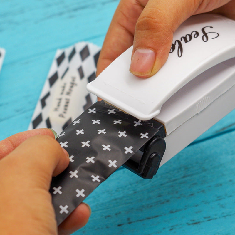 Household small sealing machine food bag plastic bag hand pressure flat sealing machine Mini household sealing machine