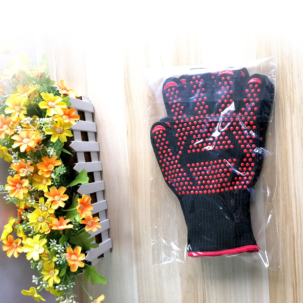 Spot high temperature resistant 800 degrees BBQ flame retardant non-slip fireproof barbecue gloves insulated microwave oven oven gloves